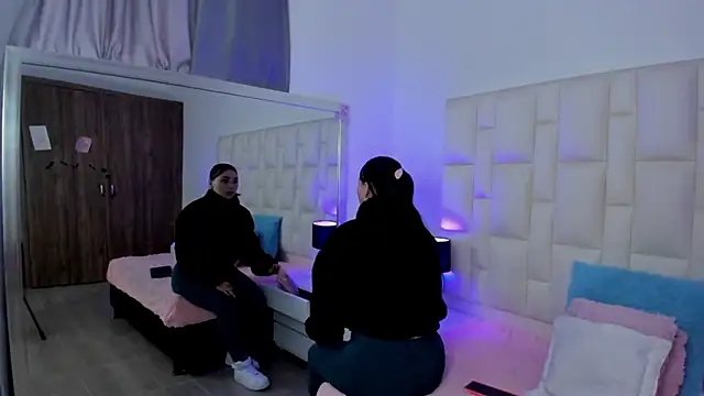 Ariana rouse online show from November 27, 5:57 pm