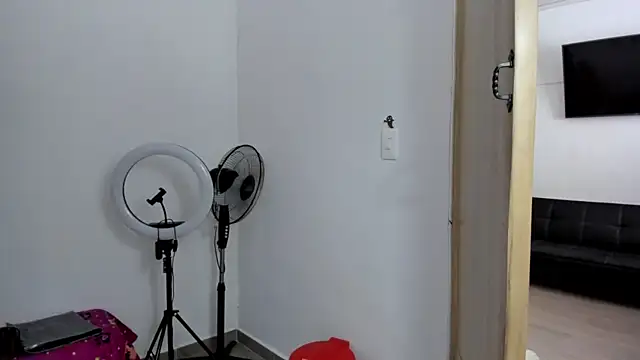 Ariana rouse online show from January 6, 5:17 pm