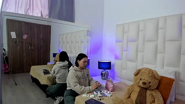 Ariana rouse online show from March 30, 4:19 pm