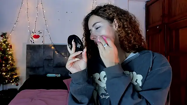 Snapshot of Isangel_ chatting on December 5, 4:00 am Isangel online show from December 5, 4:00 am