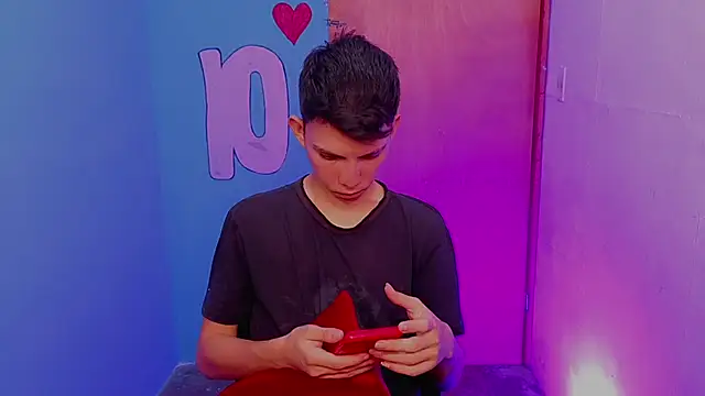 Snapshot of Alexxx_lov chatting on February 28, 12:27 pm Alexxx lov online show from February 28, 12:27 pm