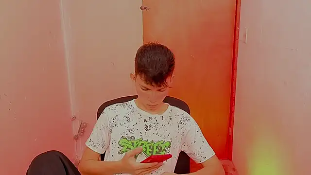 Snapshot of Alexxx_lov chatting on February 27, 12:38 pm Alexxx lov online show from February 27, 12:38 pm