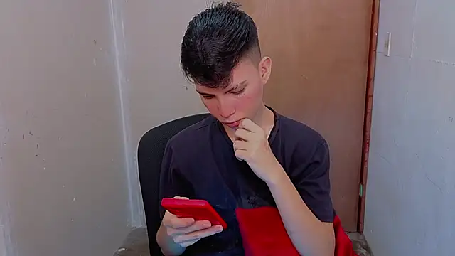 Snapshot of Alexxx_lov chatting on February 16, 12:26 pm Alexxx lov online show from February 16, 12:26 pm