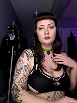 Snapshot of goblingirl888 chatting on November 18, 8:39 am goblingirl888 online show from November 18, 8:39 am