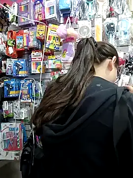 Vale Saenzz online show from November 8, 11:30 pm