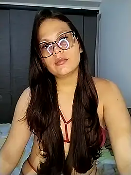 Snapshot of Vale_Saenzz chatting on February 5, 12:53 am Vale Saenzz online show from February 5, 12:53 am