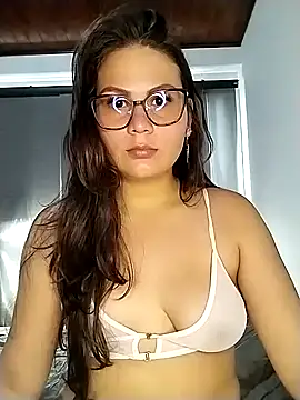 Snapshot of Vale_Saenzz chatting on February 6, 7:07 pm Vale Saenzz online show from February 6, 7:07 pm
