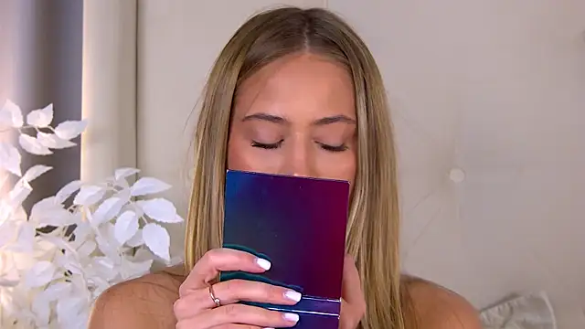 Snapshot of ur_wet_dreams chatting on October 28, 12:48 pm ur wet dreams online show from October 28, 12:48 pm