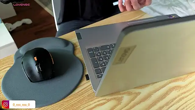 Snapshot of Doh728 chatting on November 27, 2:12 am Doh728 online show from November 27, 2:12 am