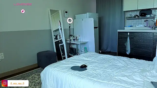 Snapshot of Doh728 chatting on October 29, 1:48 am Doh728 online show from October 29, 1:48 am