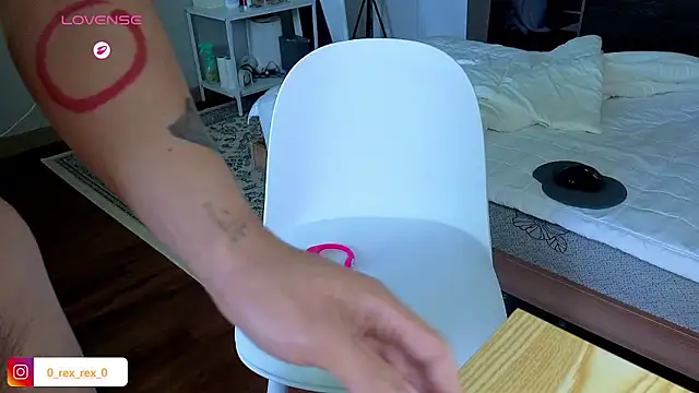 Snapshot of Doh728 chatting on November 22, 12:54 am Doh728 online show from November 22, 12:54 am