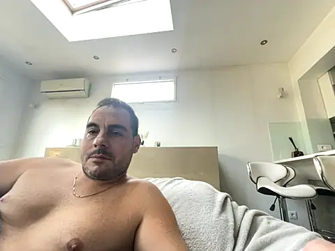 justeqqun online show from November 1, 2:33 pm