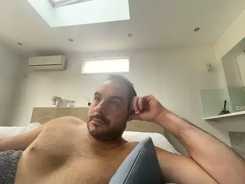 justeqqun online show from November 10, 10:42 am