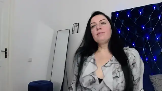 Snapshot of JacquelineElle chatting on February 10, 6:35 pm JacquelineElle online show from February 10, 6:35 pm