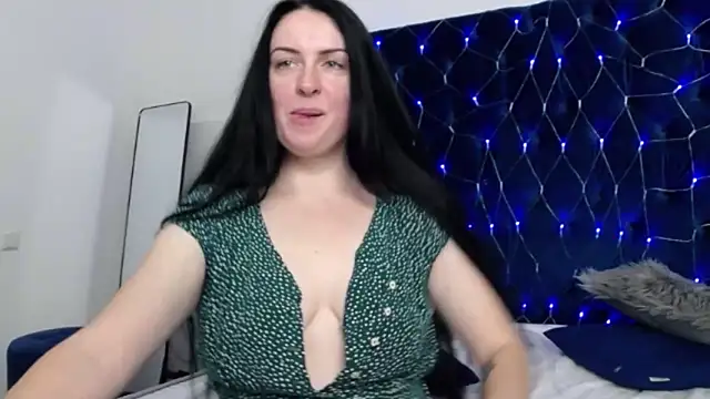 Snapshot of JacquelineElle chatting on February 17, 9:21 pm JacquelineElle online show from February 17, 9:21 pm