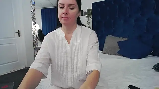 Snapshot of JacquelineElle chatting on March 23, 2:04 am JacquelineElle online show from March 23, 2:04 am