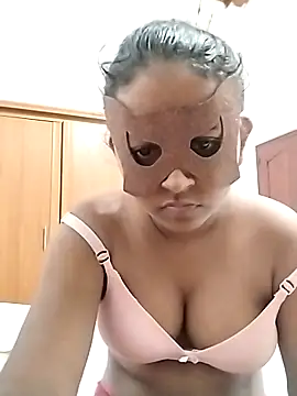 DiluQueen online show from February 25, 2:26 pm