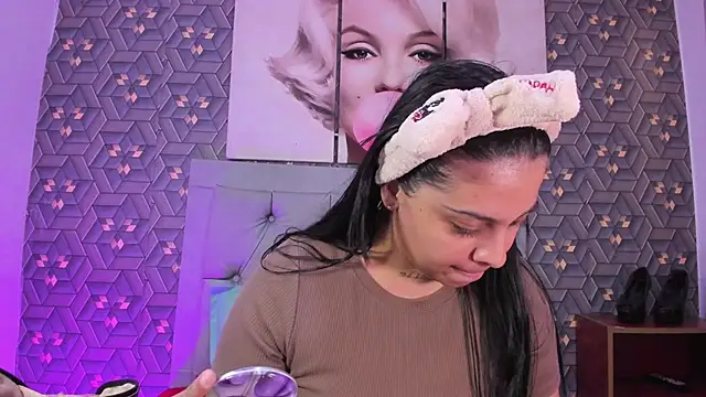 Snapshot of Emily_rivera78 chatting on February 25, 6:41 pm Emily rivera78 online show from February 25, 6:41 pm