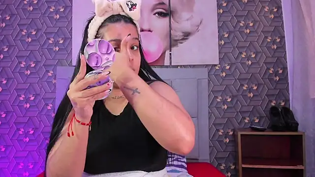 Snapshot of Emily_rivera78 chatting on February 9, 5:44 pm Emily rivera78 online show from February 9, 5:44 pm