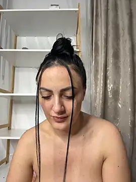 RaisaSalvi online show from November 7, 2:32 pm