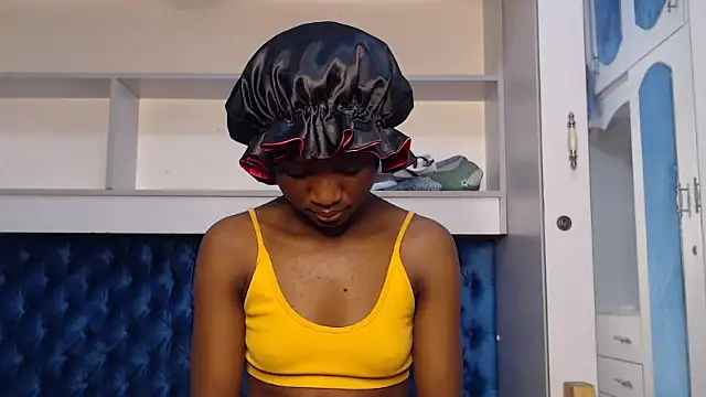 Snapshot of YoungDiva69 chatting on October 26, 6:58 am YoungDiva69 online show from October 26, 6:58 am