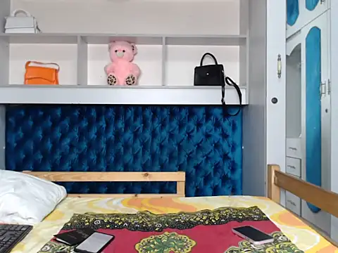 YoungDiva69 online show from March 31, 7:05 pm