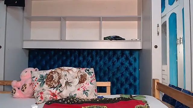 Snapshot of YoungDiva69 chatting on March 1, 9:26 pm YoungDiva69 online show from March 1, 9:26 pm