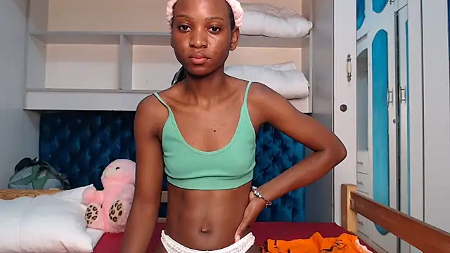 Snapshot of YoungDiva69 chatting on February 4, 8:42 am YoungDiva69 online show from February 4, 8:42 am