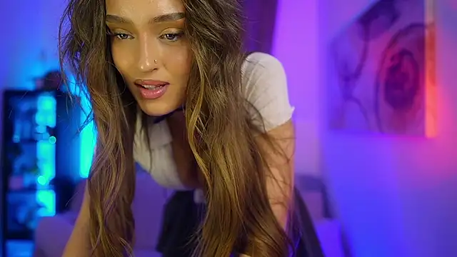 Clara Nia online show from November 3, 7:39 pm