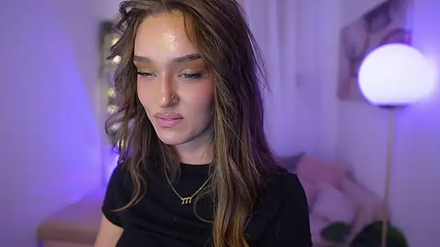 Clara Nia online show from November 30, 8:20 pm