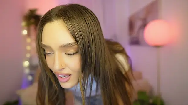 Clara Nia online show from February 19, 7:33 pm