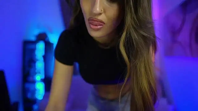 Clara Nia online show from November 4, 7:50 pm