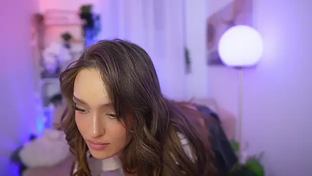 Clara Nia online show from December 13, 8:04 pm