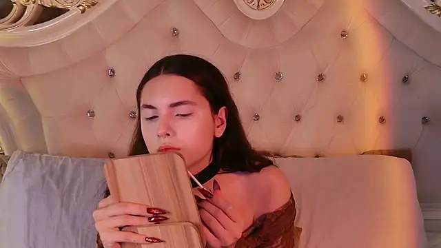 GIGI DAV online show from November 11, 9:09 pm