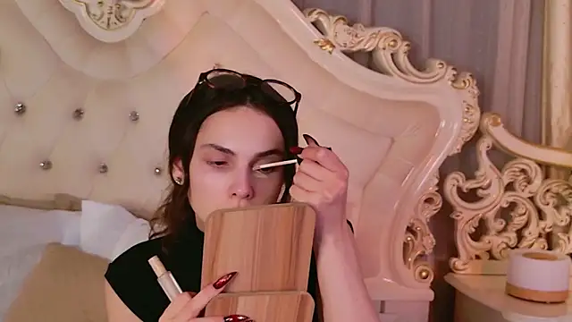 GIGI DAV online show from October 30, 9:01 pm