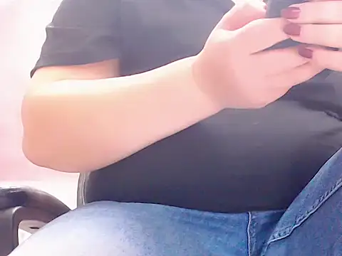 Snapshot of Wetandnaughtyxx chatting on March 1, 10:02 am Wetandnaughtyxx online show from March 1, 10:02 am