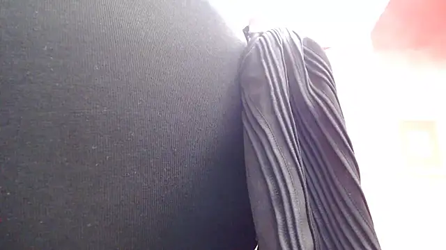 Snapshot of Wetandnaughtyxx chatting on October 9, 10:05 am Wetandnaughtyxx online show from October 9, 10:05 am