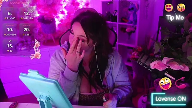 Snapshot of Jinyxx3 chatting on December 4, 4:33 am Jinyxx3 online show from December 4, 4:33 am