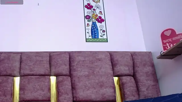 VICTORIAHANK  online show from April 9, 7:09 pm