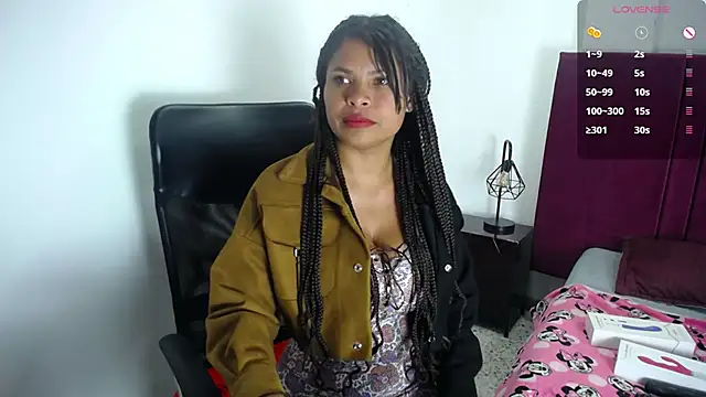 CamiilaReyes online show from February 14, 7:44 pm
