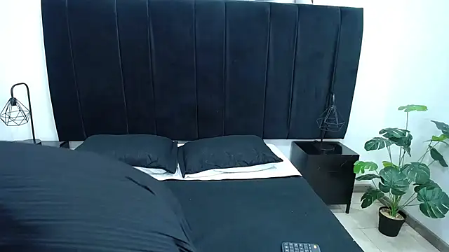 CamiilaReyes online show from January 13, 4:11 pm