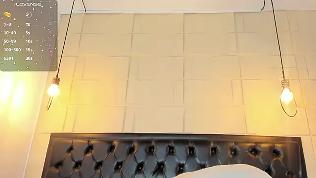 Snapshot of SamanthaMilann chatting on November 23, 8:19 pm SamanthaMilann online show from November 23, 8:19 pm