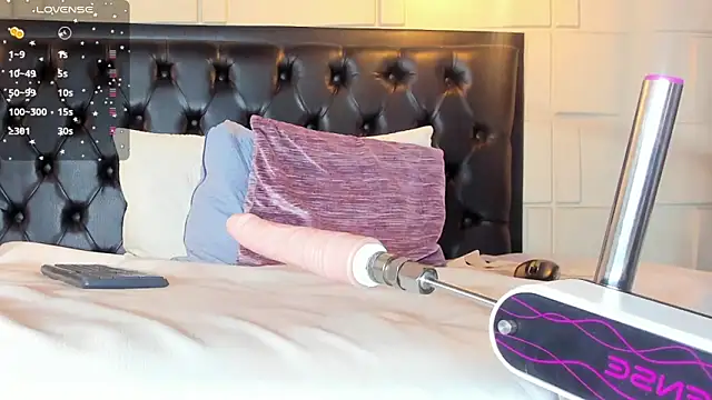 Snapshot of SamanthaMilann chatting on November 24, 4:40 pm SamanthaMilann online show from November 24, 4:40 pm