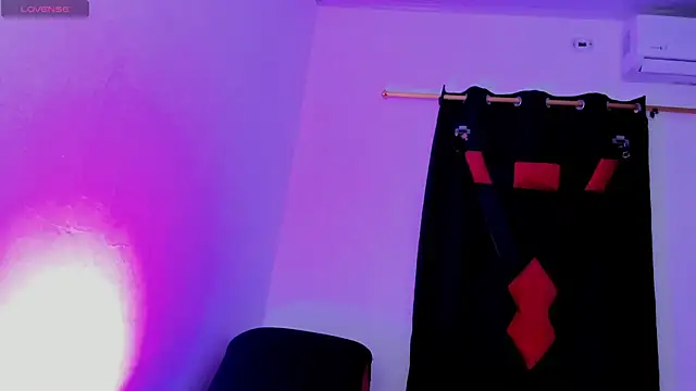 Snapshot of Nicol_TransGirl chatting on October 9, 2:45 am Nicol TransGirl online show from October 9, 2:45 am