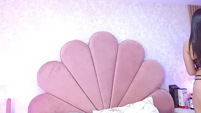 Snapshot of ElhaThomson chatting on November 19, 8:20 pm ElhaThomson online show from November 19, 8:20 pm