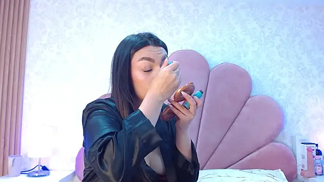 Snapshot of ElhaThomson chatting on November 23, 11:48 pm ElhaThomson online show from November 23, 11:48 pm