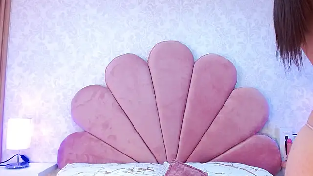 Snapshot of ElhaThomson chatting on November 28, 8:20 pm ElhaThomson online show from November 28, 8:20 pm