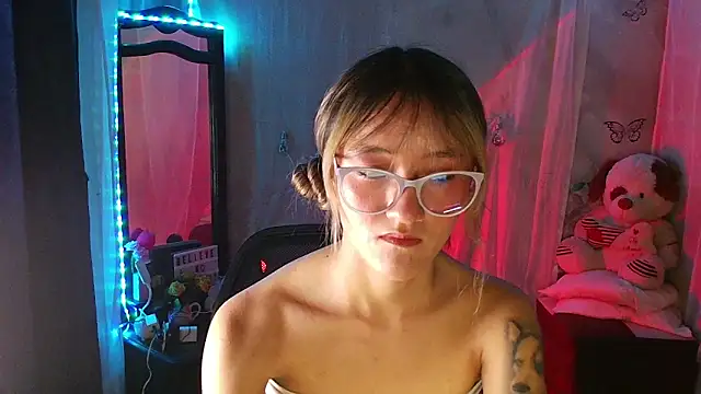 Snapshot of Lya1_ch chatting on October 4, 10:11 pm Lya1 ch online show from October 4, 10:11 pm