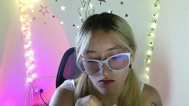 Lya1 ch online show from May 8, 8:56 pm
