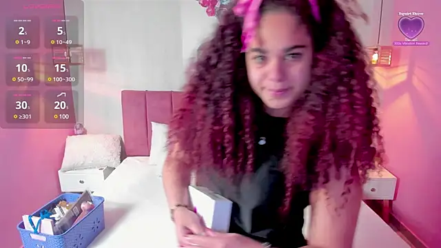 Snapshot of ninna_curly chatting on March 7, 4:13 am ninna curly online show from March 7, 4:13 am